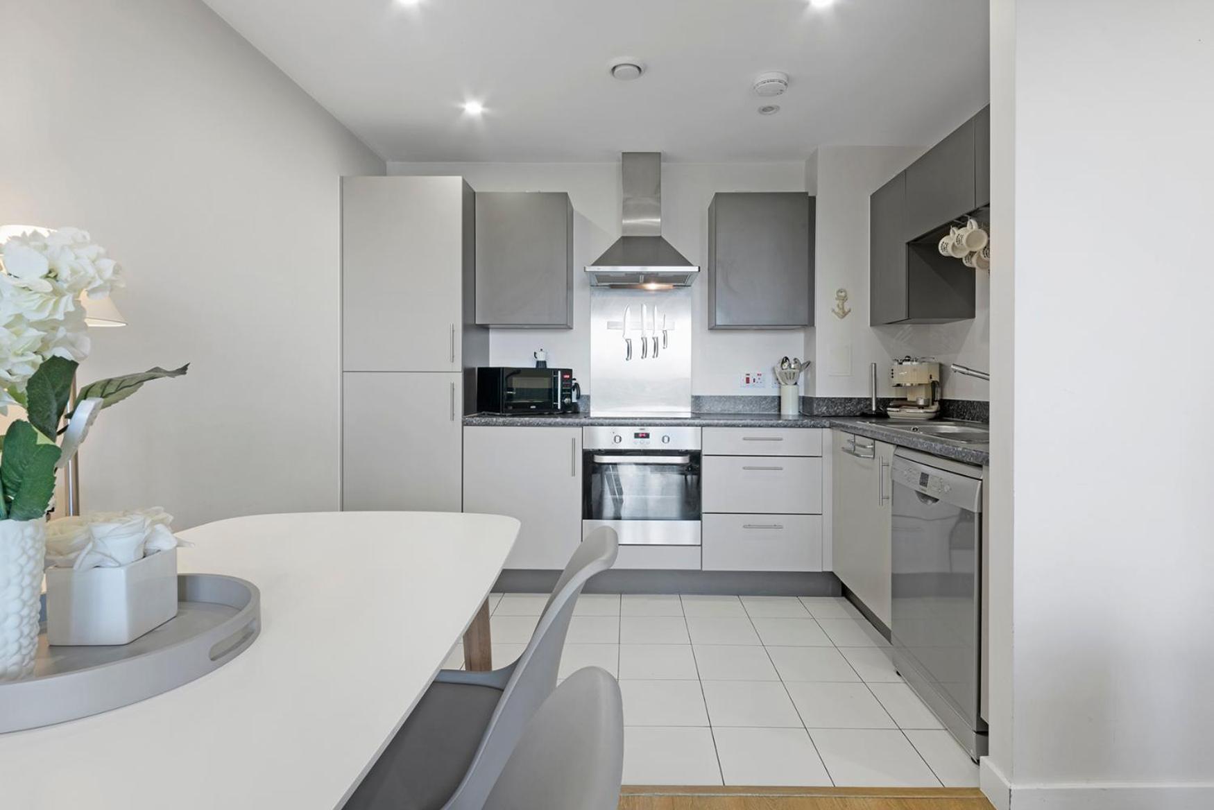 Charming 2 Bedrooms For Up To 6 People Apartment London
