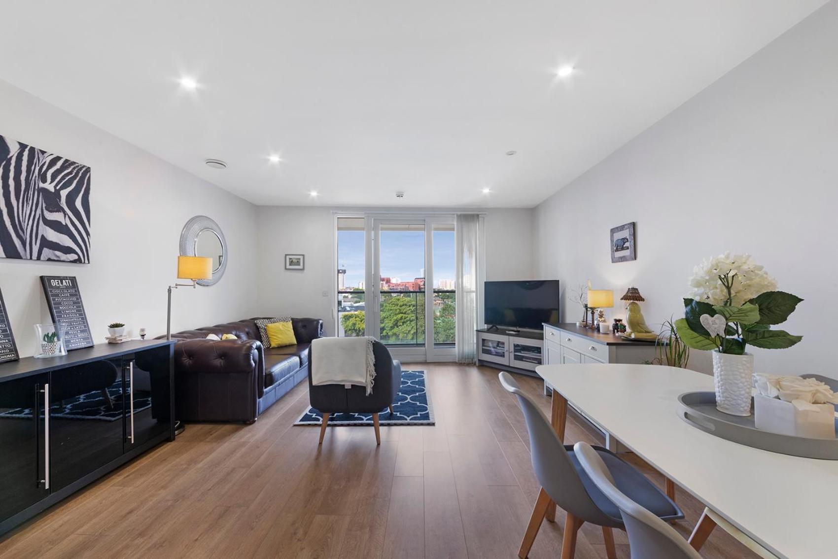 Charming 2 Bedrooms For Up To 6 People London