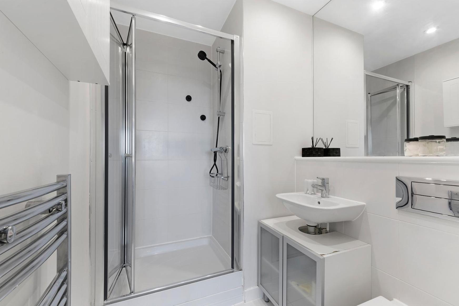 Charming 2 Bedrooms For Up To 6 People London